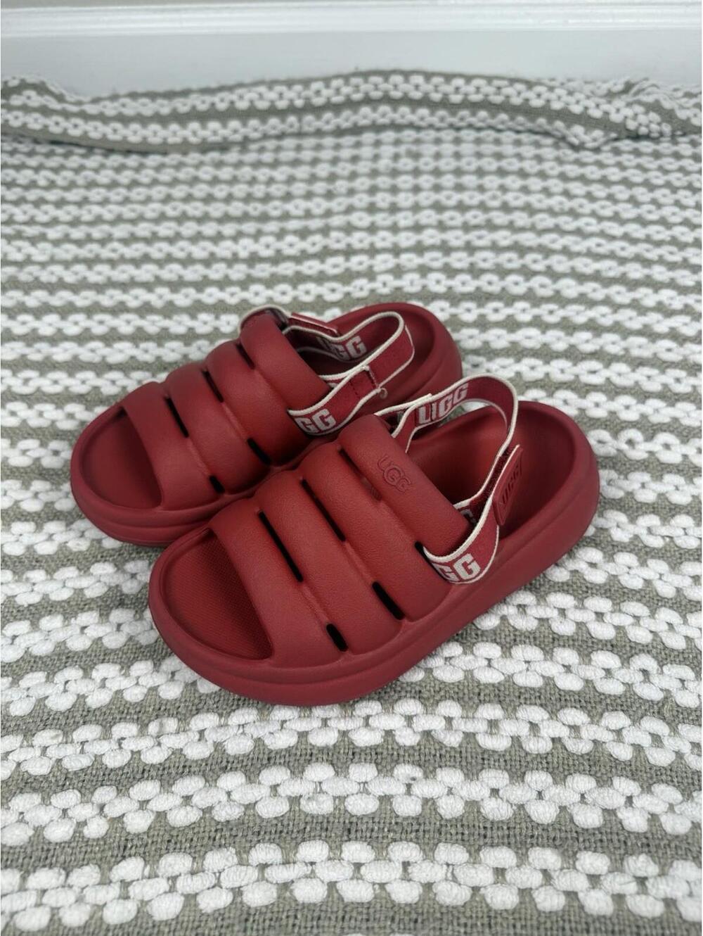 UGG Toddler T11 Red Slingback Sandals Slides Comfort Foam Logo Strap Kids
